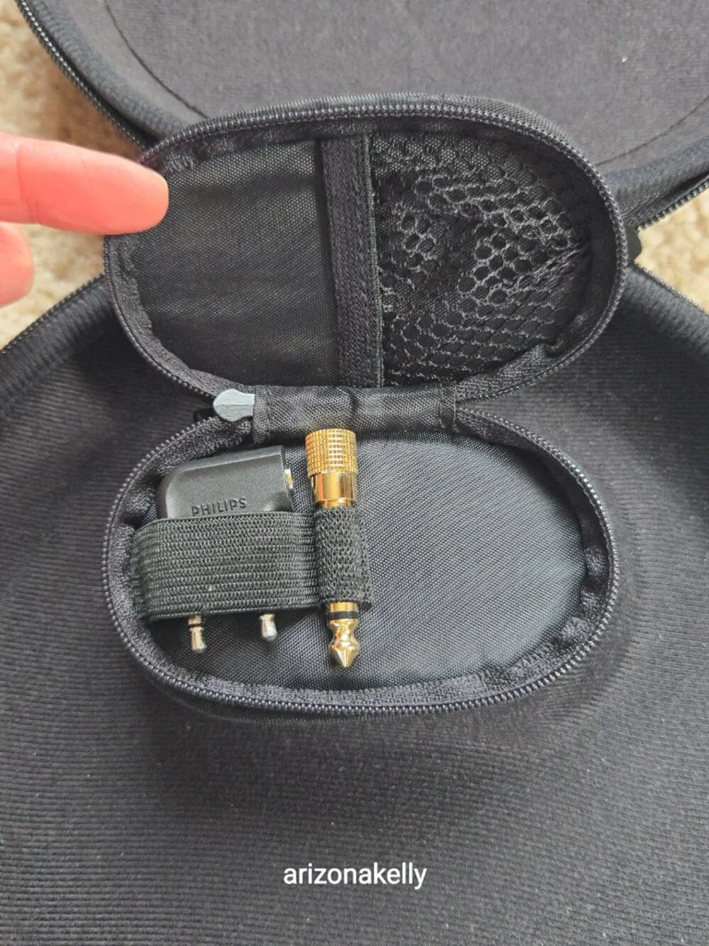 Philips Noise Canceling Headphones in Hard Case - Picture 7 of 12